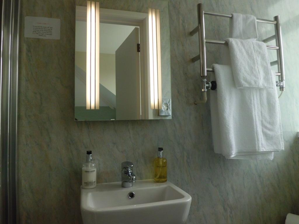 בריקסהאם Fair Winds Guest House חדר תמונה
