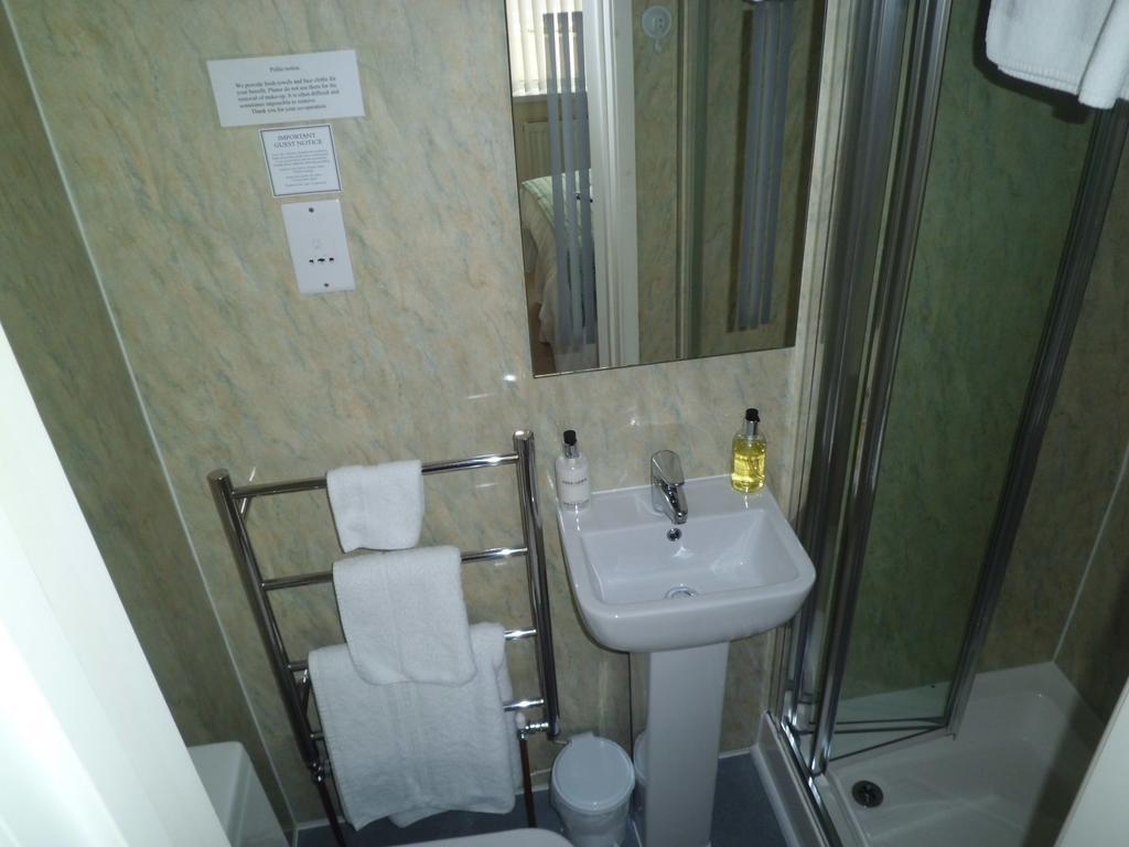 בריקסהאם Fair Winds Guest House חדר תמונה